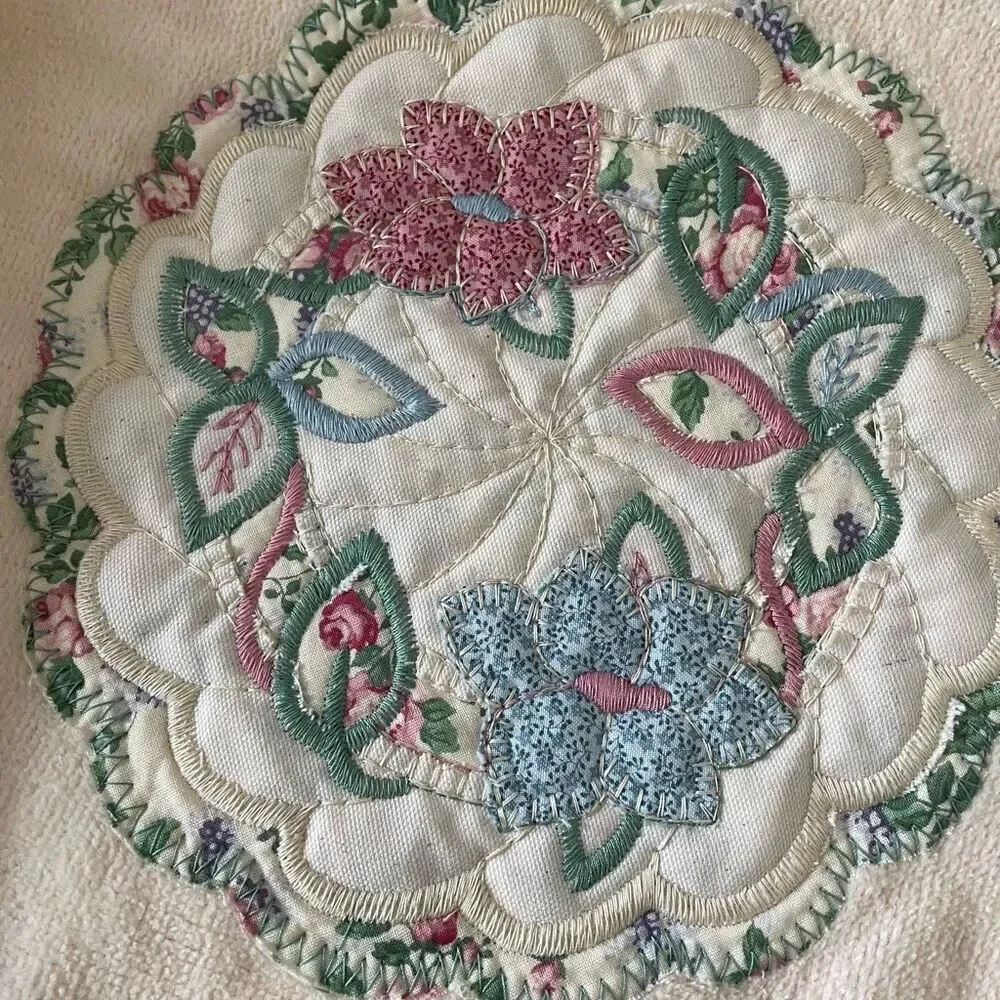 Vintage 80s Set Applique Embroidered Quilted Bath Hand Towel Washcloth Cream Pin